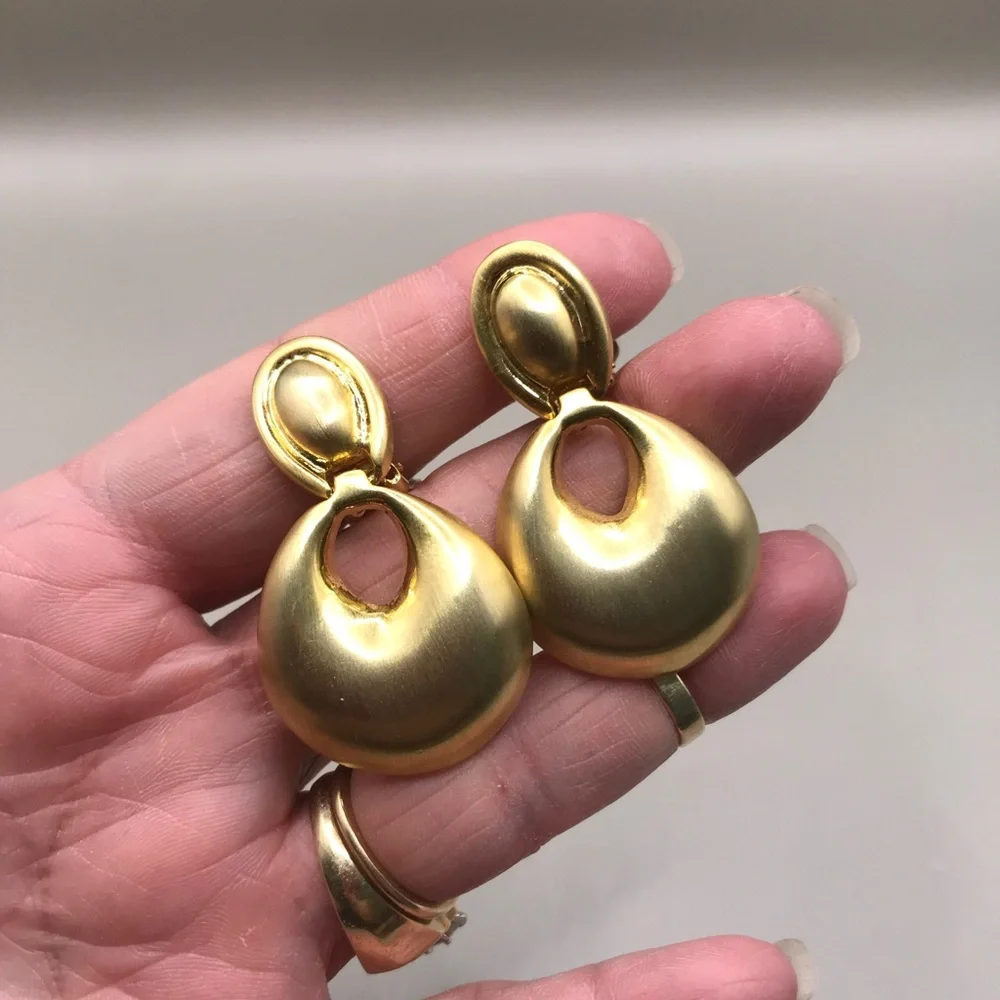 Vintage Gold-Tone Door Knocker Clip on Earrings - Picture 7 of 7